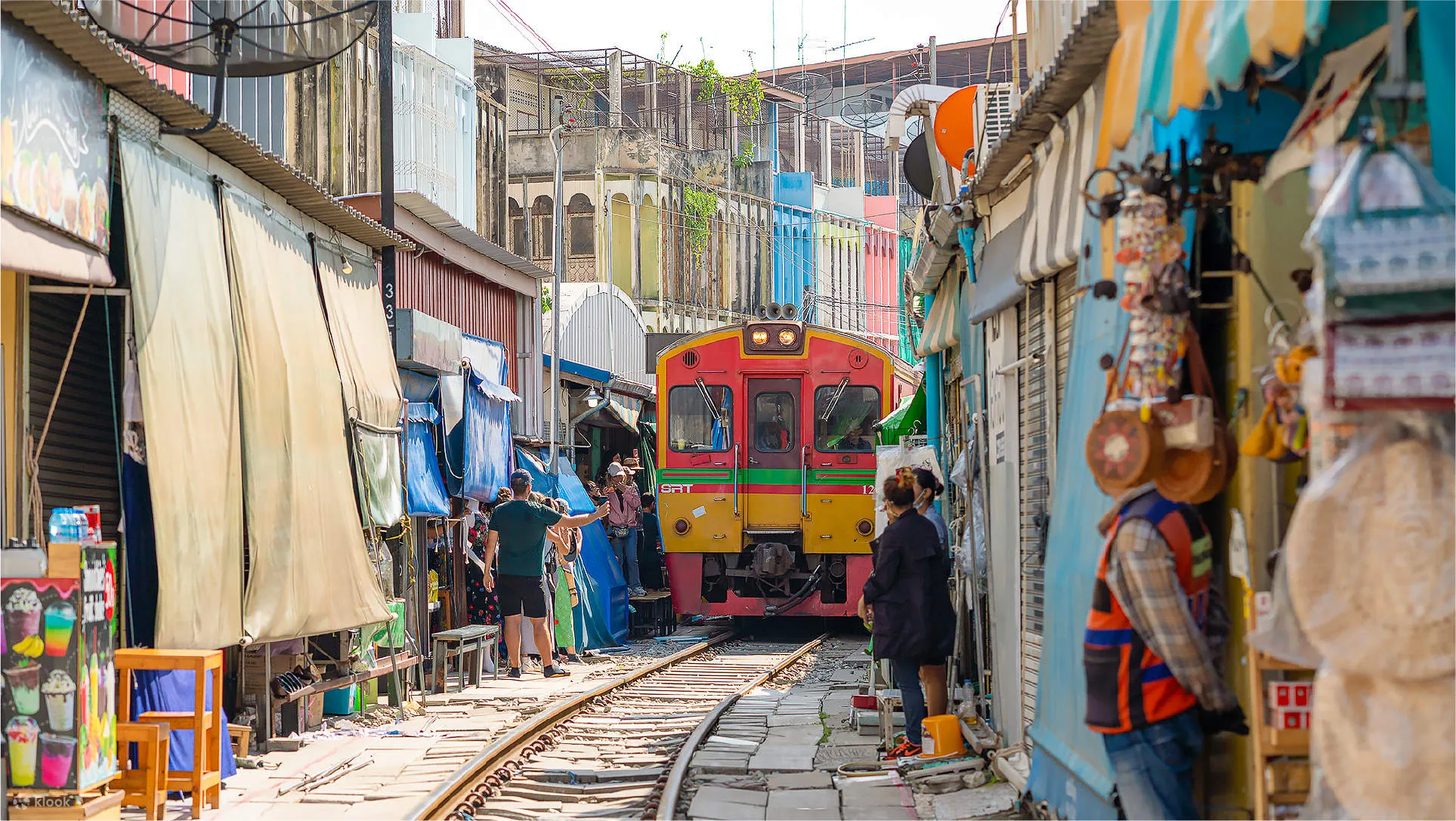 Bangkok Tours - Bangkok: Floating Market & Railway Market Day Trip - Image 6