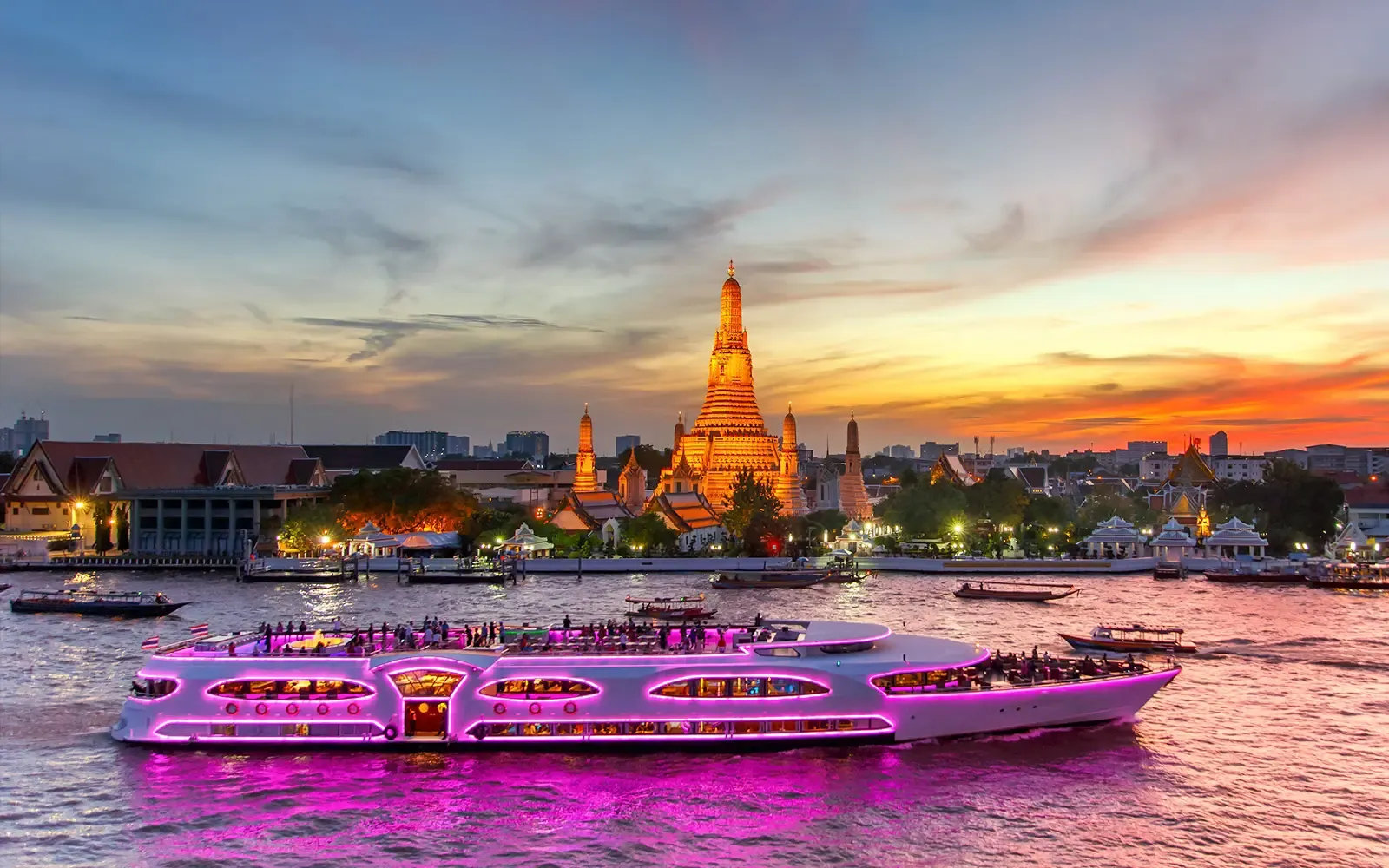 Bangkok: Luxury White Dinner Cruise w/ Free Flow Beer, Wine