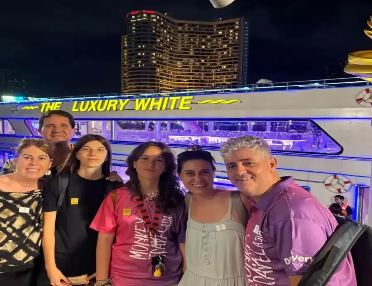 Bangkok Tours - Bangkok: Luxury White Dinner Cruise w/ Free Flow Beer, Wine - Image 5