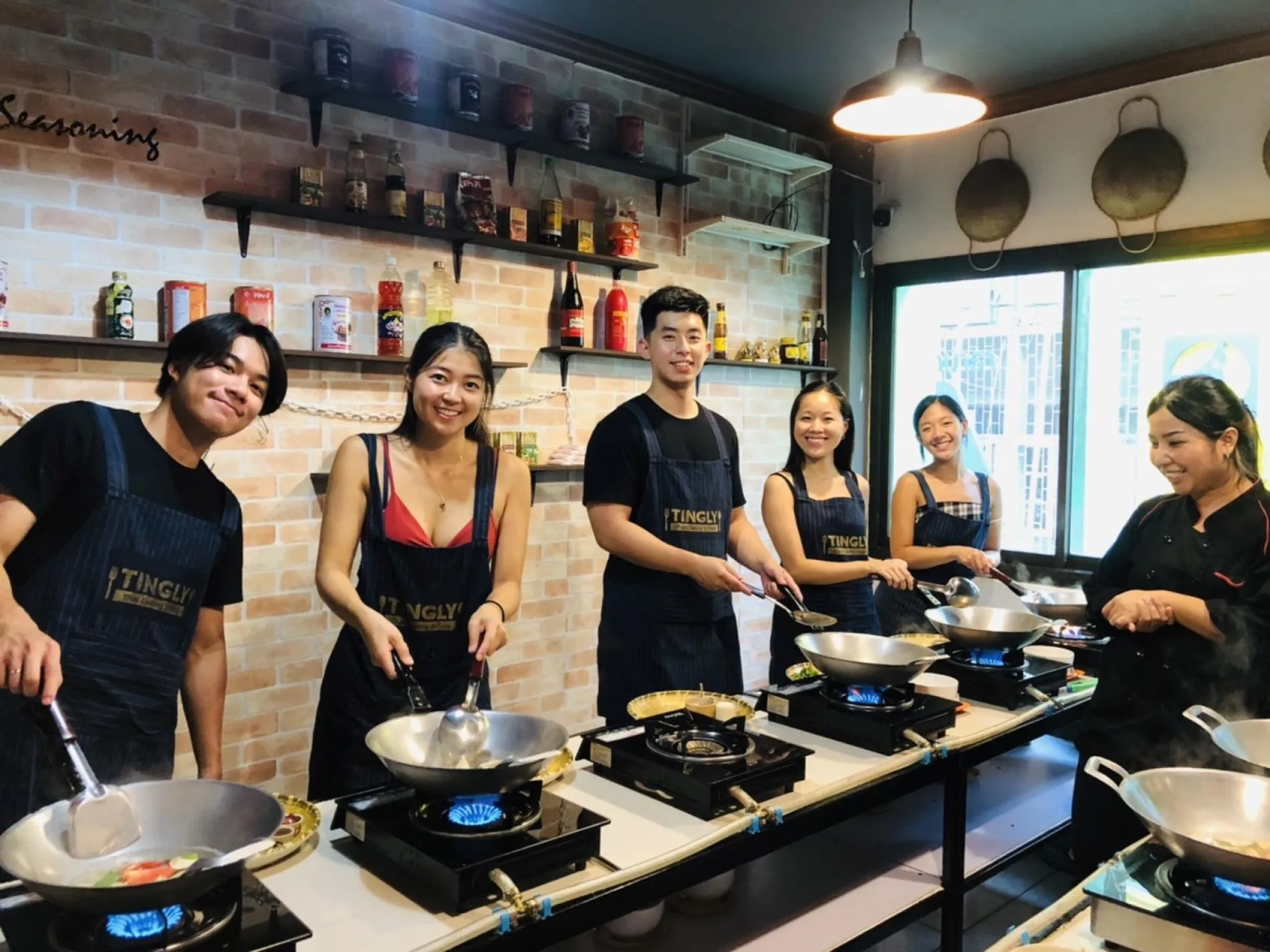 Bangkok: Half-Day Cooking Class at Tingly Thai School