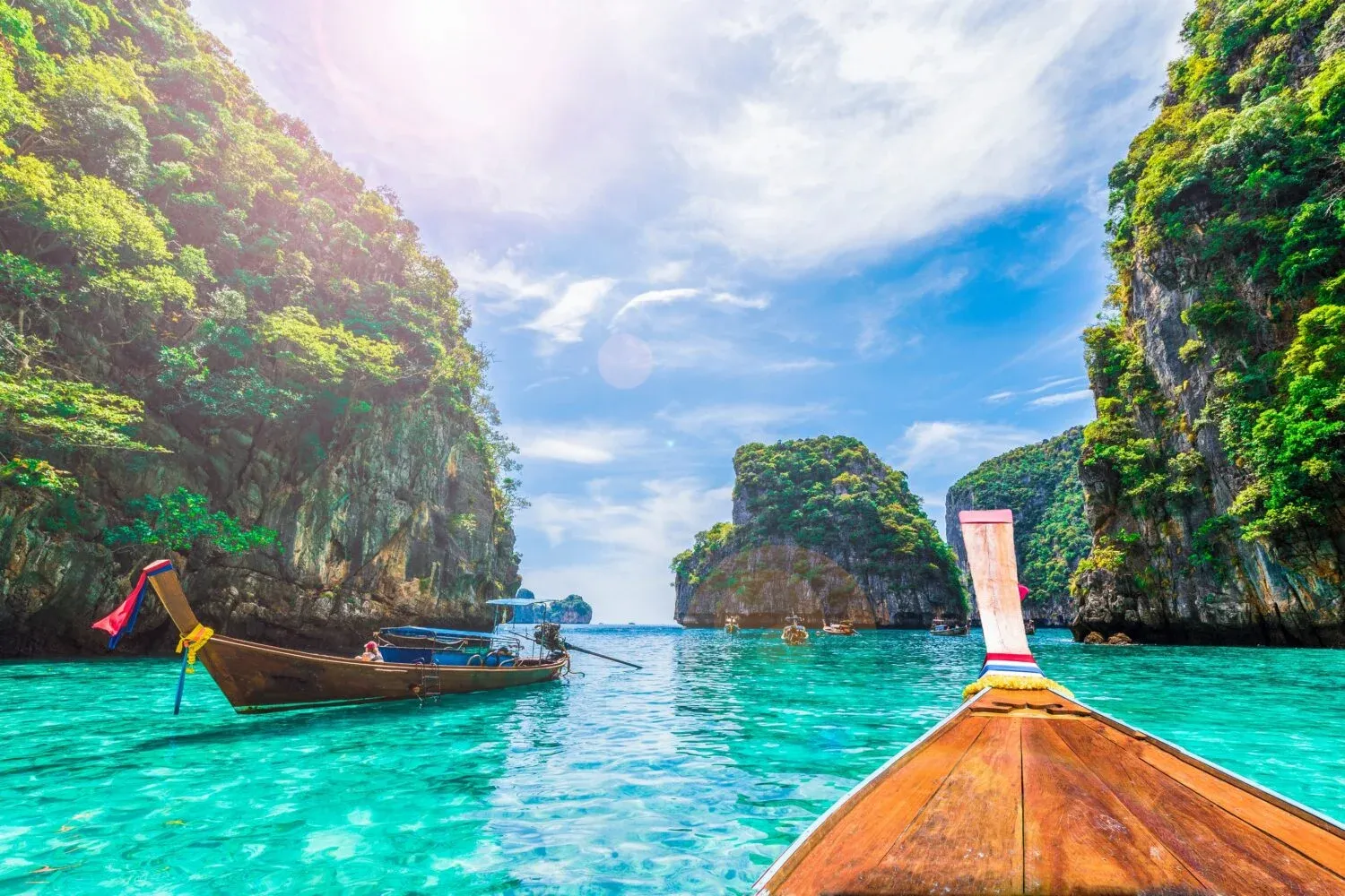 Phuket: Phi Phi Islands Day Cruise with Maya Bay & Lunch