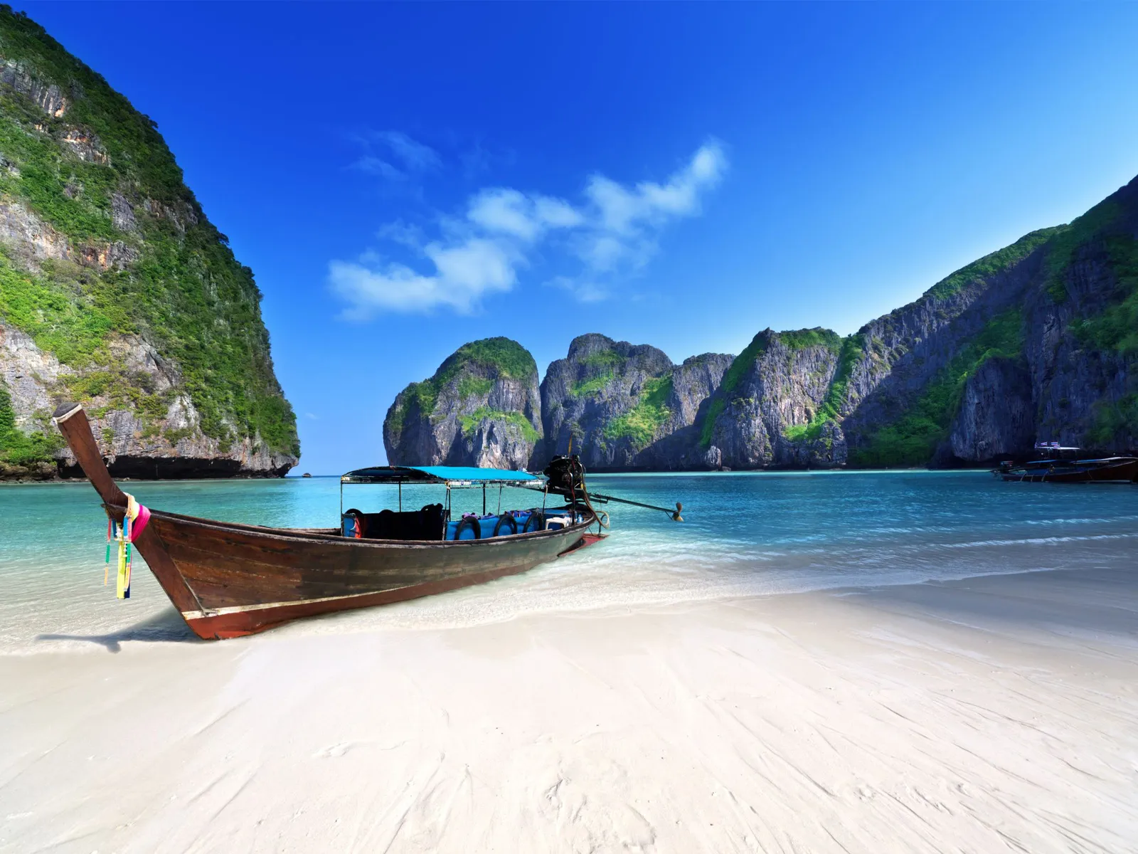Phuket: Maya Bay, Phi Phi & Bamboo Island Tour with Lunch