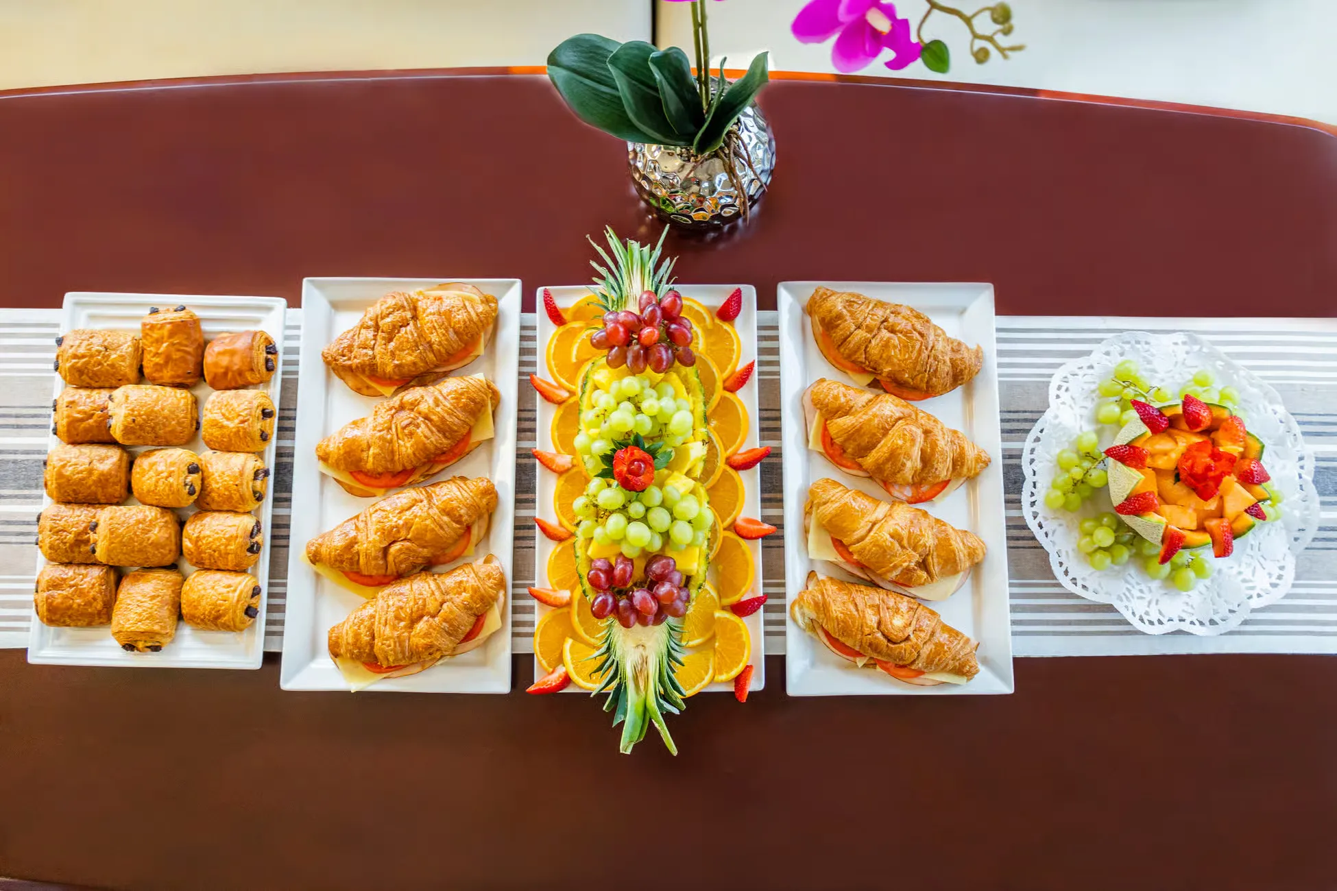 Dubai Tours - Dubai: Luxury Yacht Cruise with Live BBQ & Drinks - Image 5