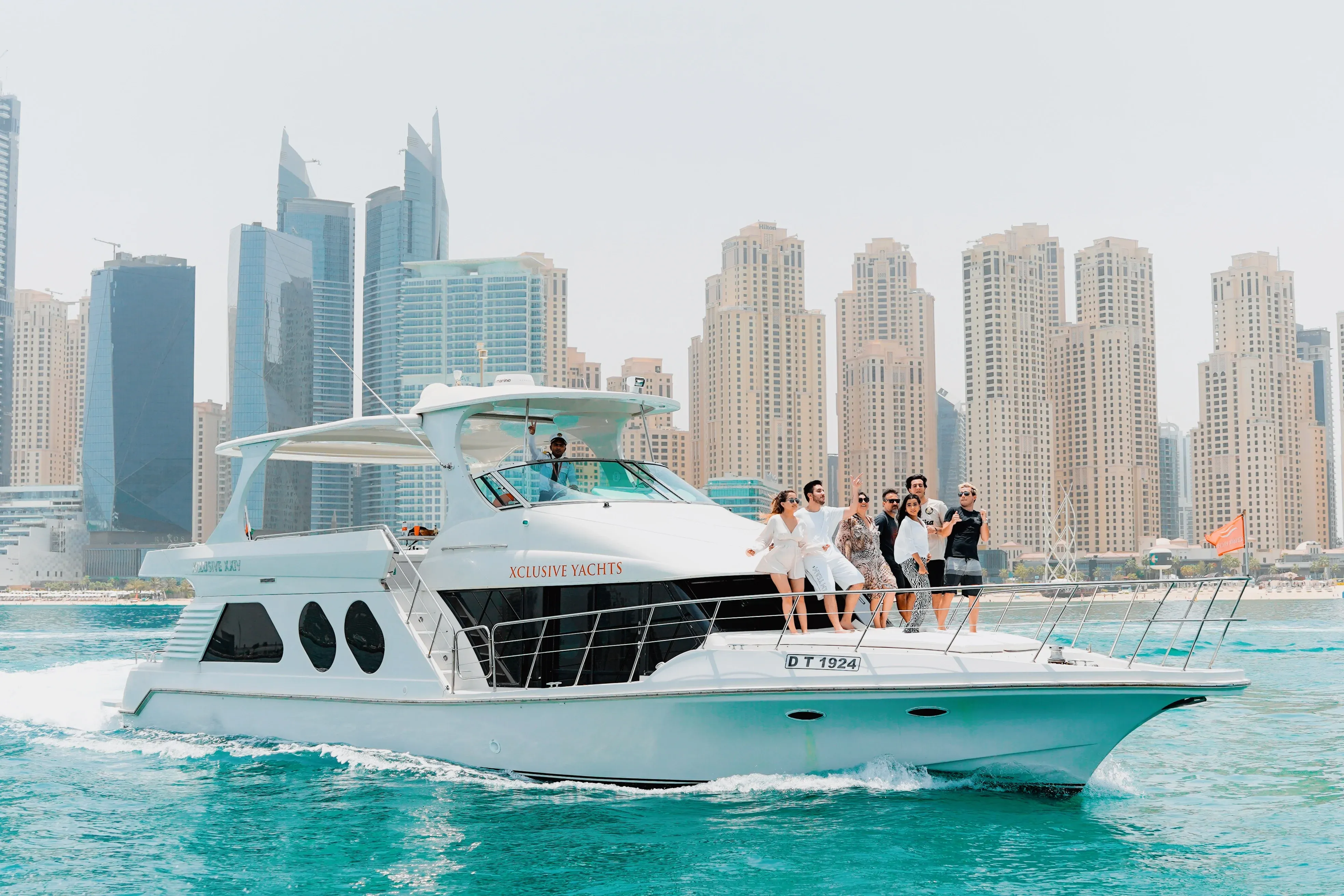 Dubai: Luxury Yacht Cruise with Live BBQ & Drinks