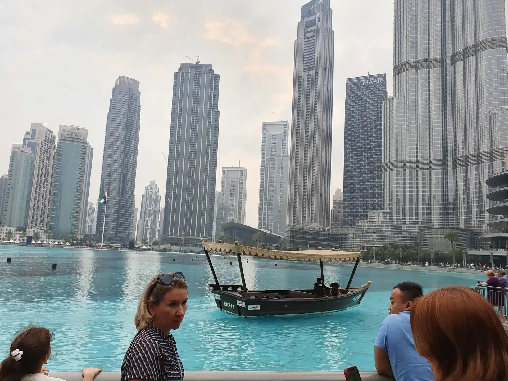 Dubai Tours - Dubai: Burj Lake Abra Ride & Fountain Show View - Image 6