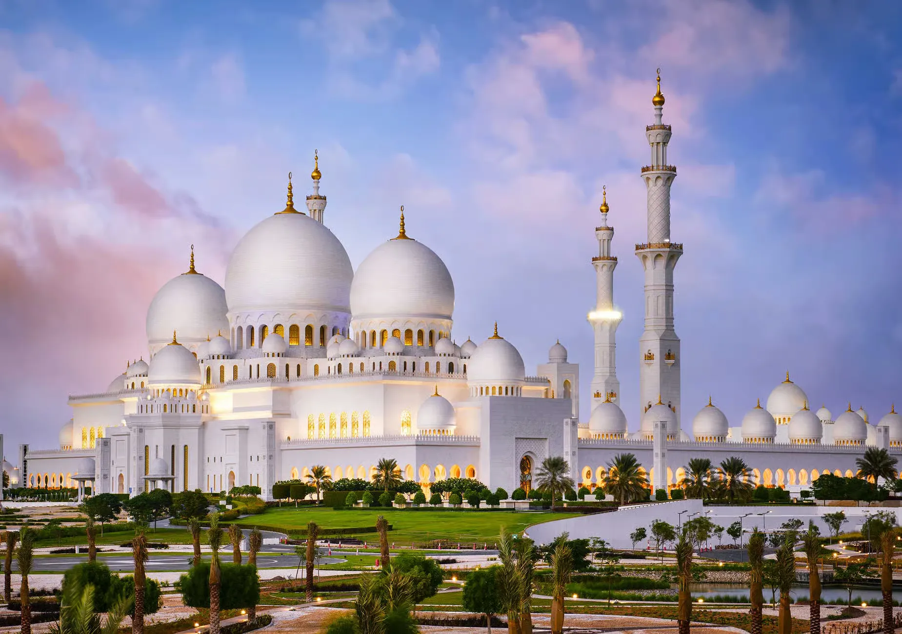 Abu Dhabi: Guided Half Day City Highlights Tour