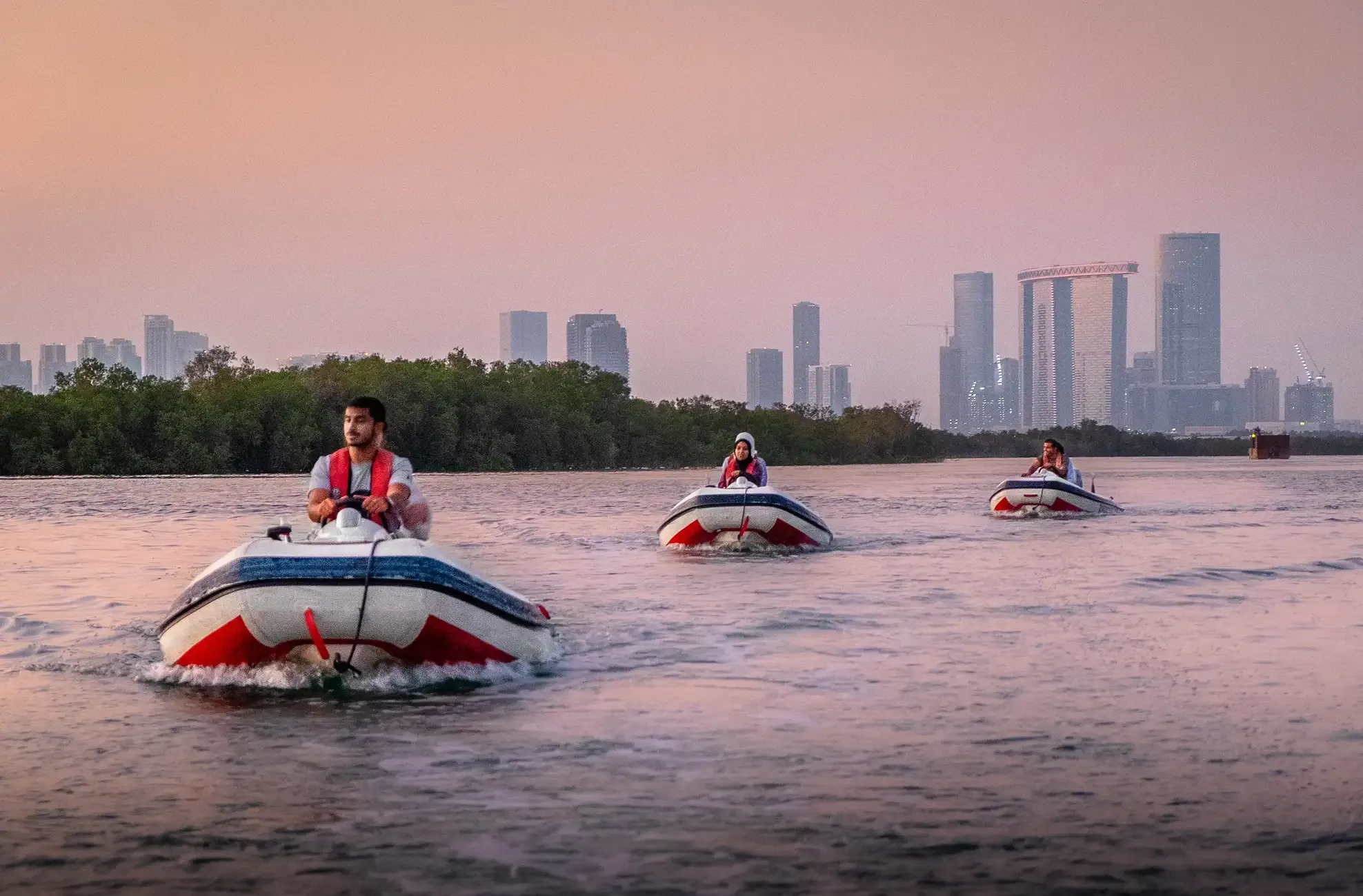 Abu Dhabi Tours - Abu Dhabi: Yas Island Self Drive Speedboat Adventure - Image 8