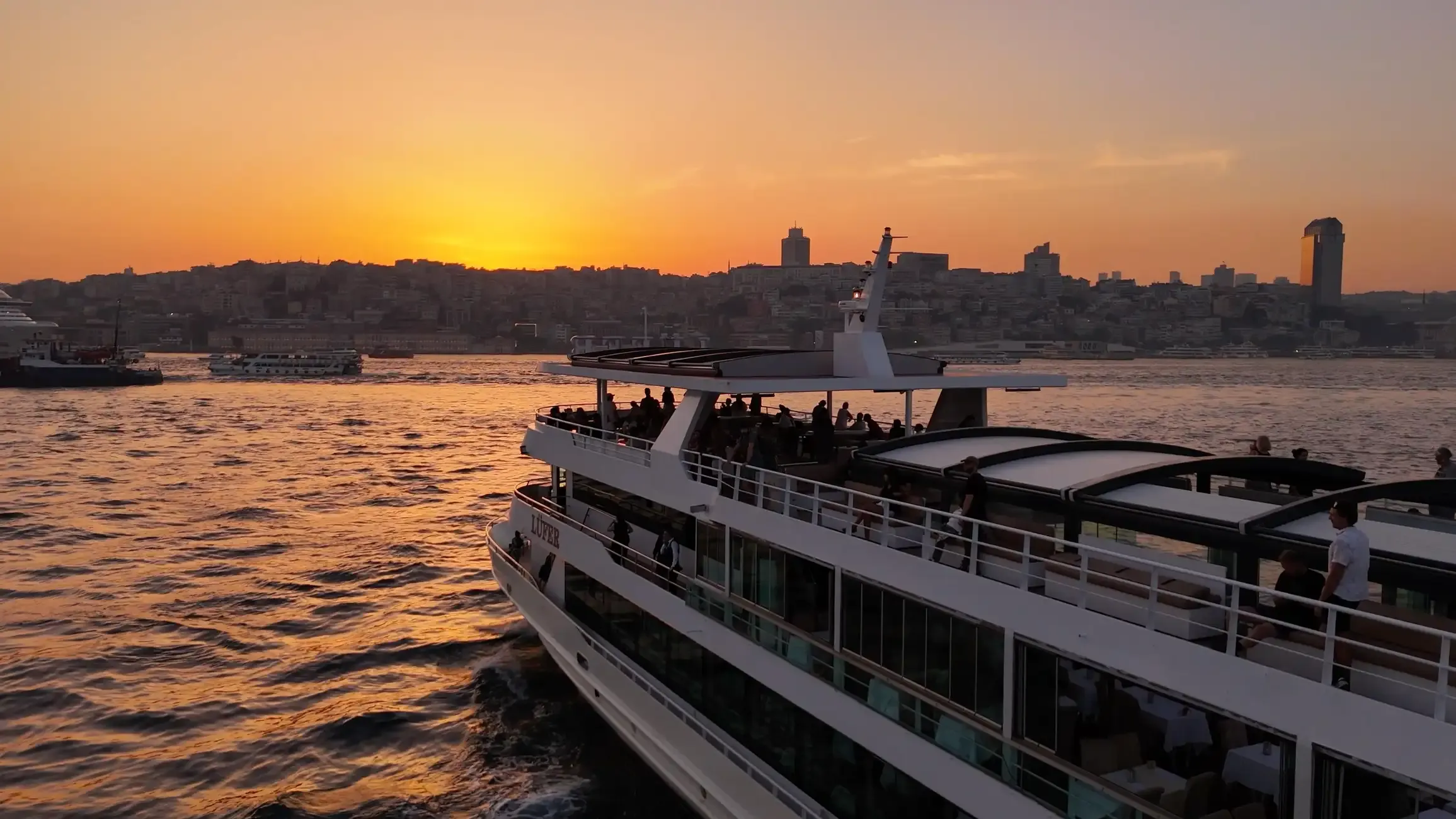 Istanbul Tours - Istanbul: Bosphorus Sightseeing Cruise with Audio Guide - Image 4