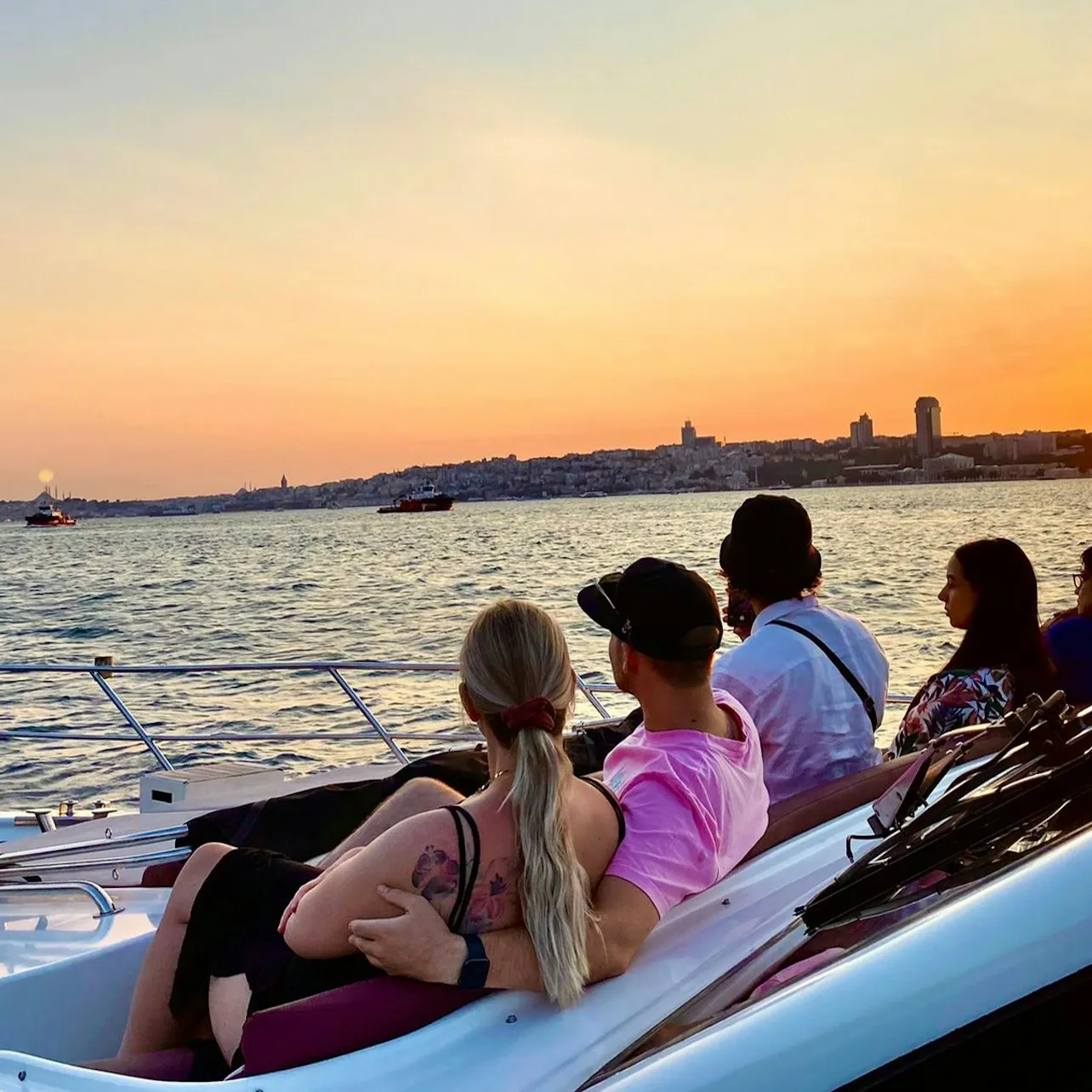 Istanbul Tours - Istanbul: Luxury Bosphorus Sunset Yacht Cruise w/ Live Guide - Image 9