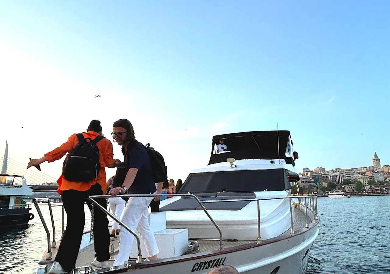 Istanbul Tours - Istanbul: Luxury Bosphorus Sunset Yacht Cruise w/ Live Guide - Image 5