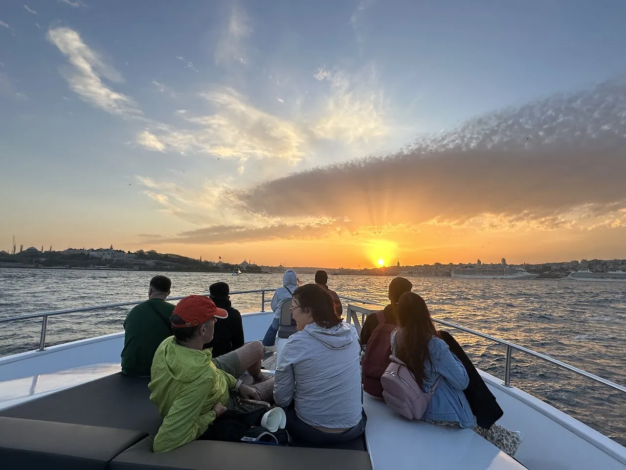 Istanbul Tours - Istanbul: Luxury Bosphorus Sunset Yacht Cruise w/ Live Guide - Image 7