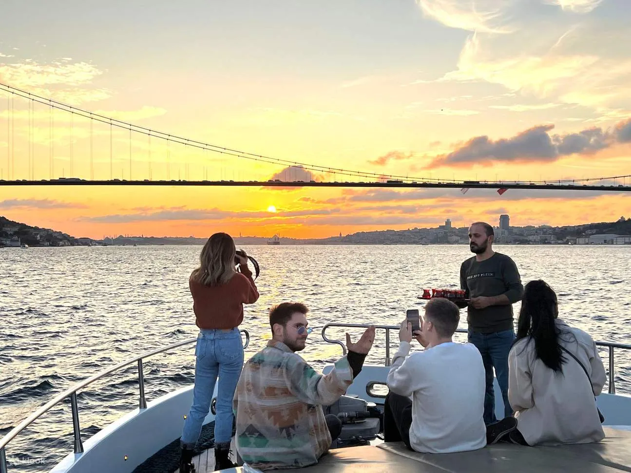Istanbul Tours - Istanbul: Luxury Bosphorus Sunset Yacht Cruise w/ Live Guide - Image 2