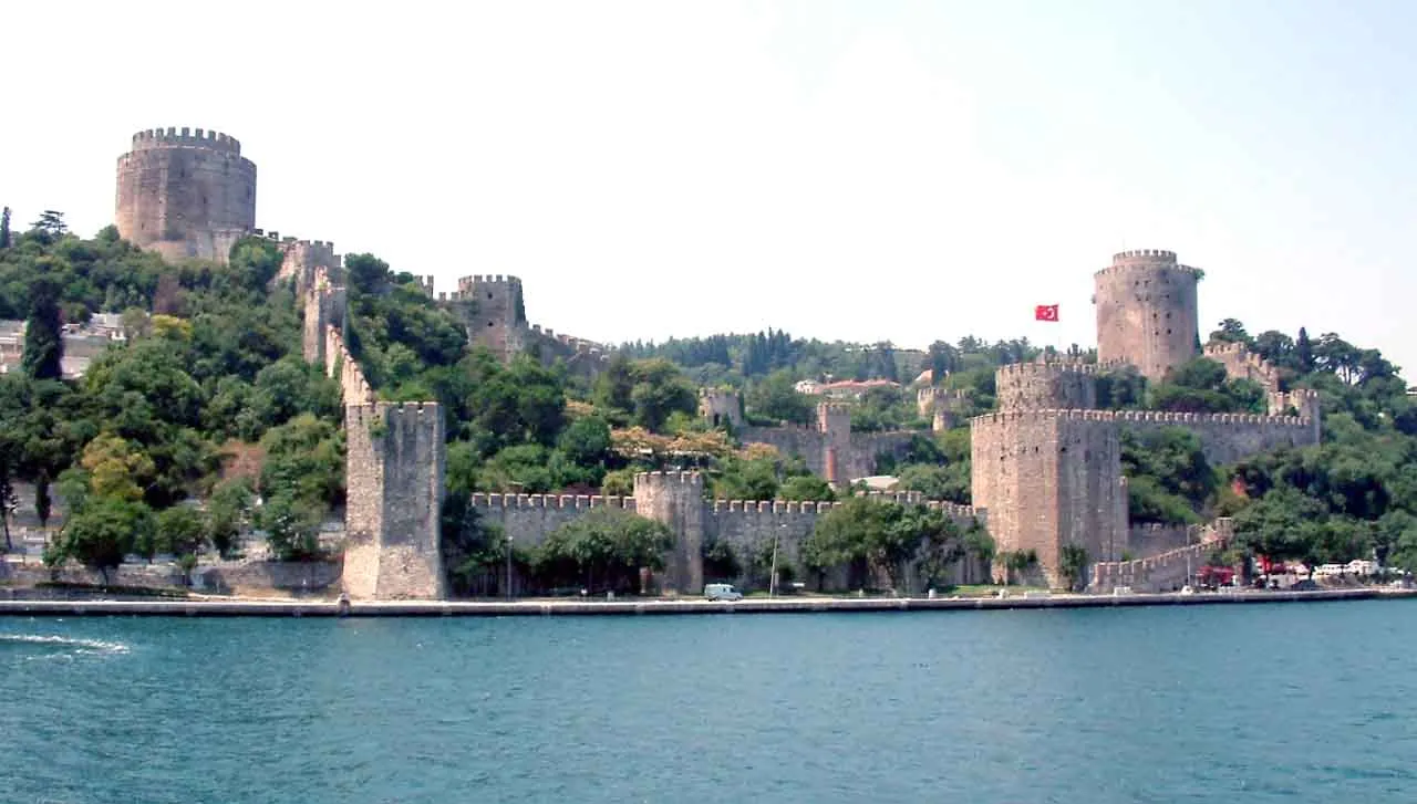 Istanbul Tours - Istanbul: Bosphorus Landmarks Tour with Ferry Experience - Image 4